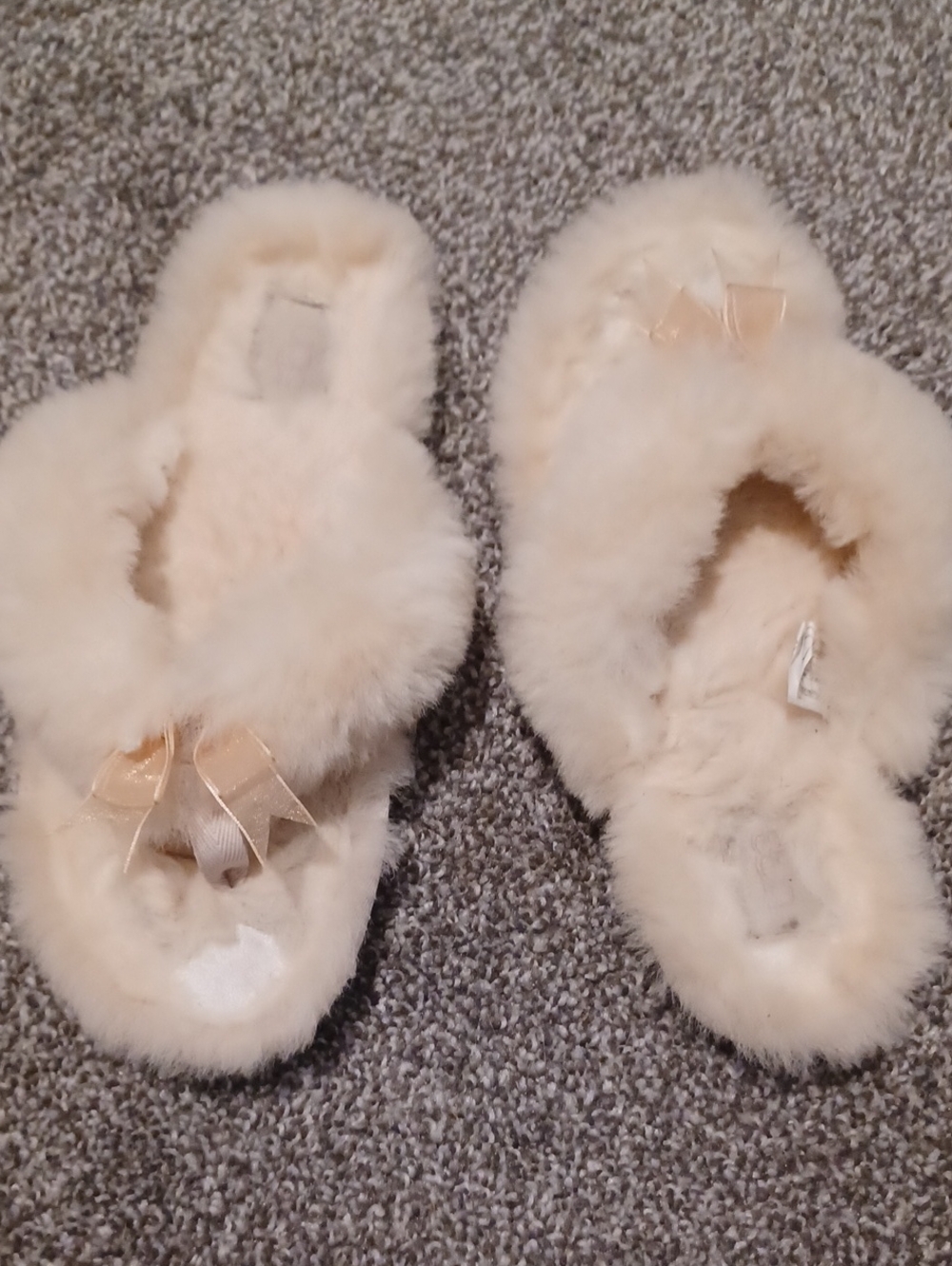 Women’s Cozy Faux Fur Slip-On Slippers - Cream